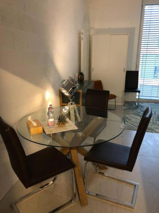 Modern Studio, De Lausanne Apartamento Le Mont-Sur-Lausanne